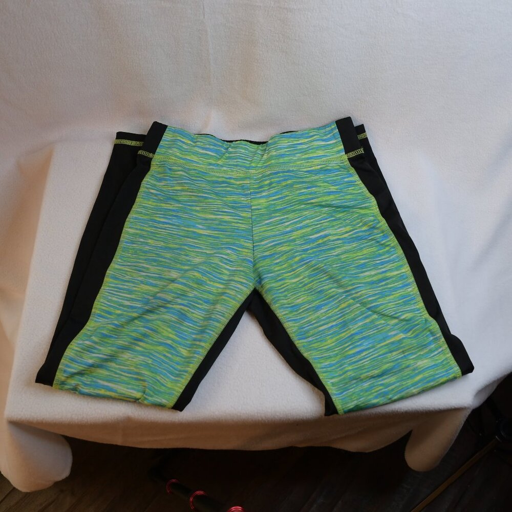 Mambo Australia Girls Green and Black Leggings Size 10/12